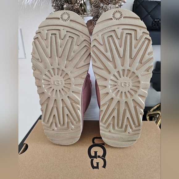EUC. UGG Womans Nuemel Boot in Pink. Size 5 - Picture 6 of 6